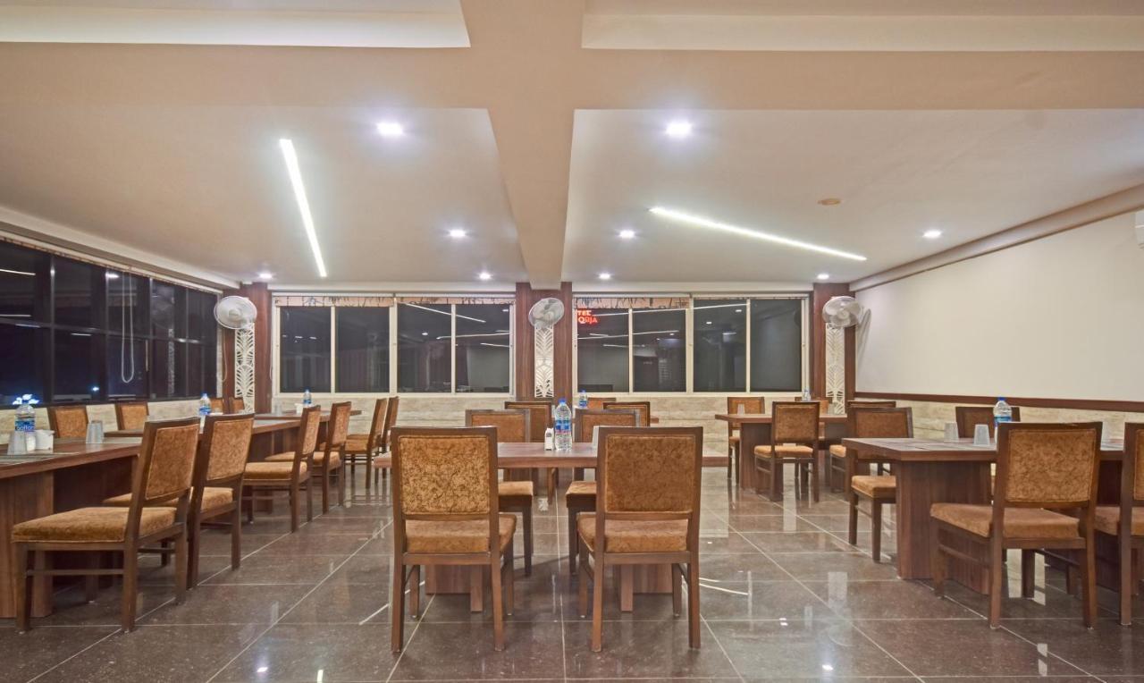 Hotel Luxura, Ahmedabad Esterno foto