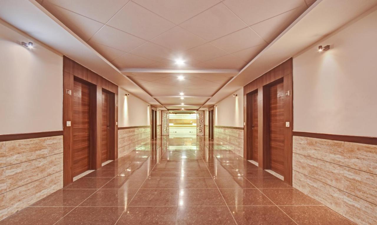Hotel Luxura, Ahmedabad Esterno foto