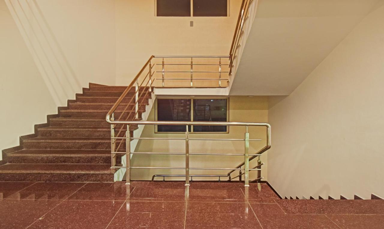 Hotel Luxura, Ahmedabad Esterno foto