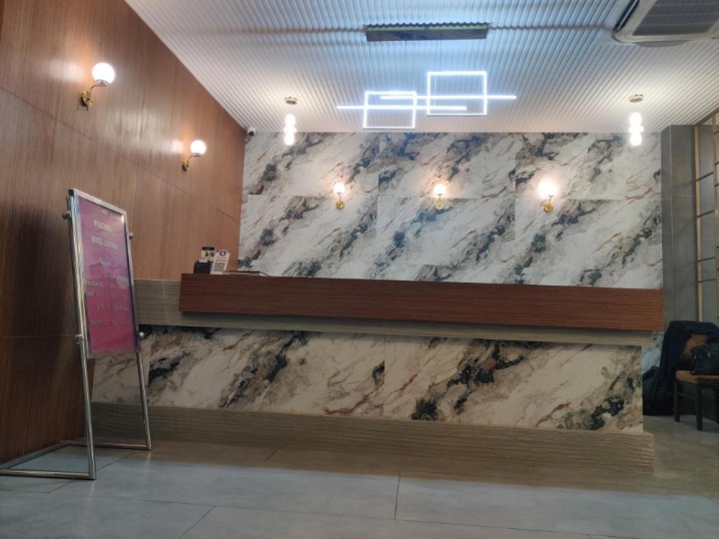 Hotel Luxura, Ahmedabad Esterno foto